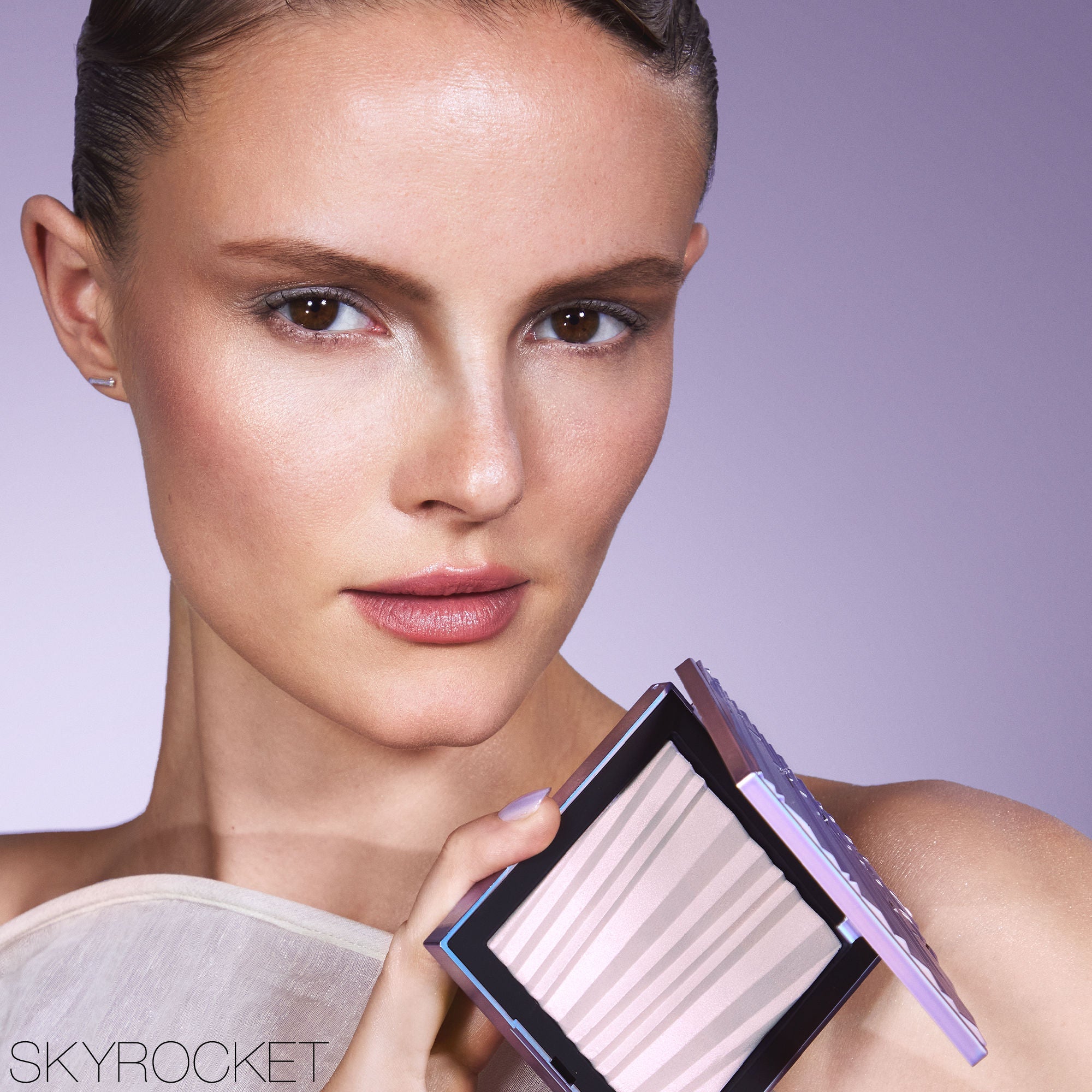 Aura Illuminating Face and Body Powder (Limited Edition)