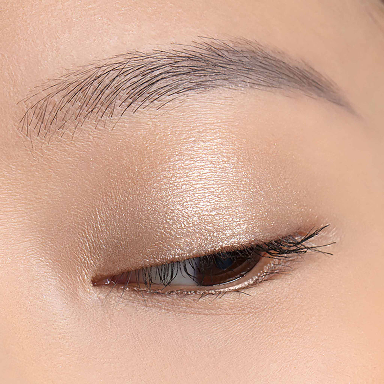 Luminescent Eye Shade