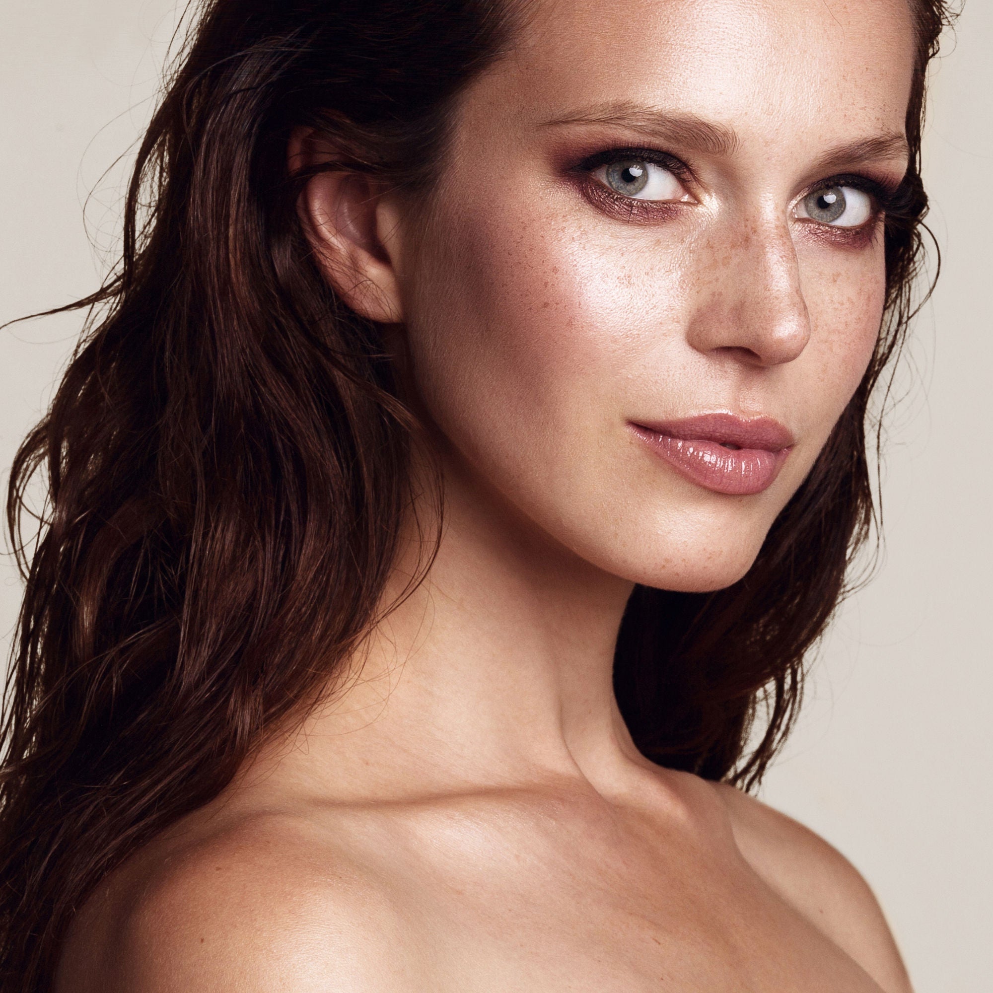 Face and Body Highlighter SPF 15