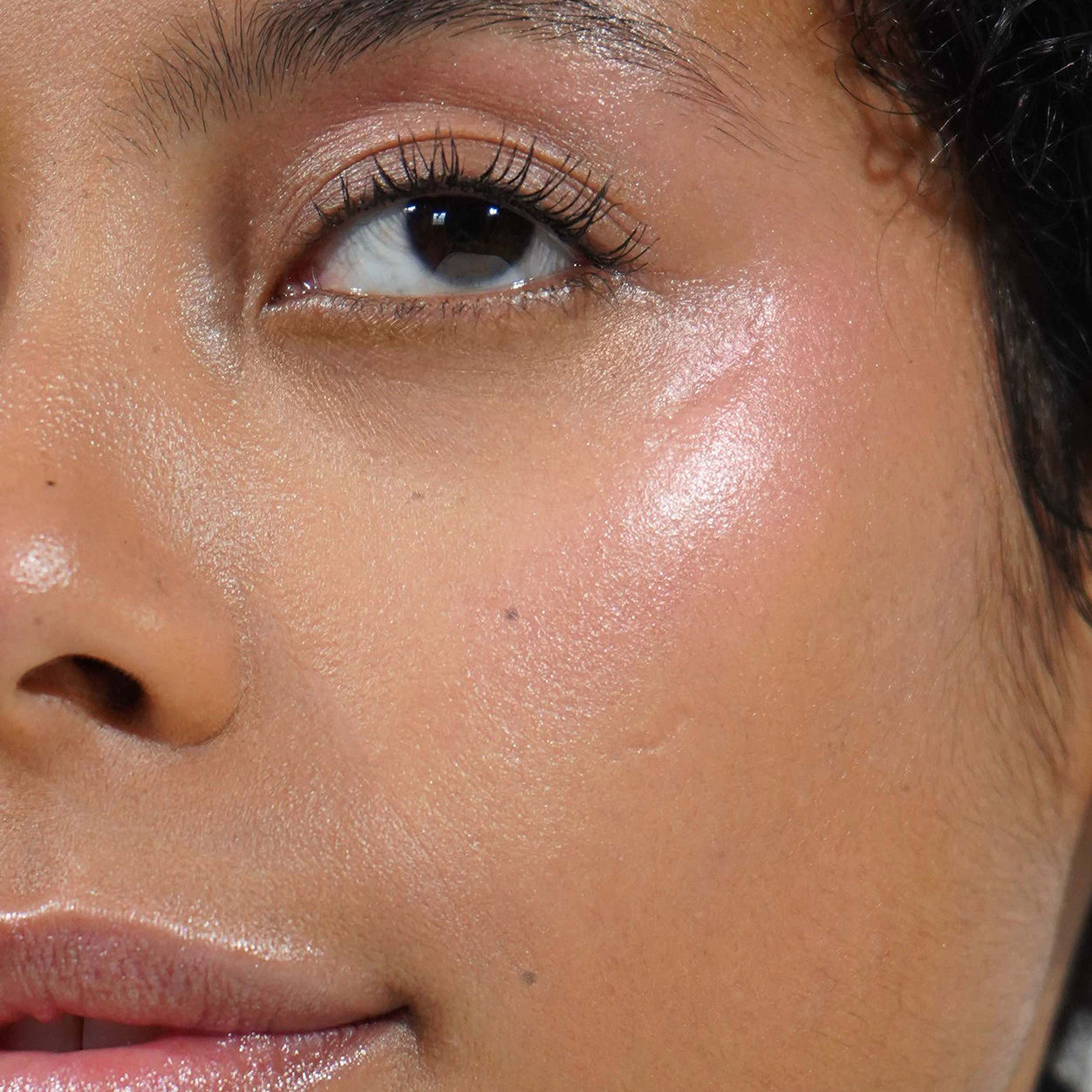 Pretty Shiny Cream Highlighter