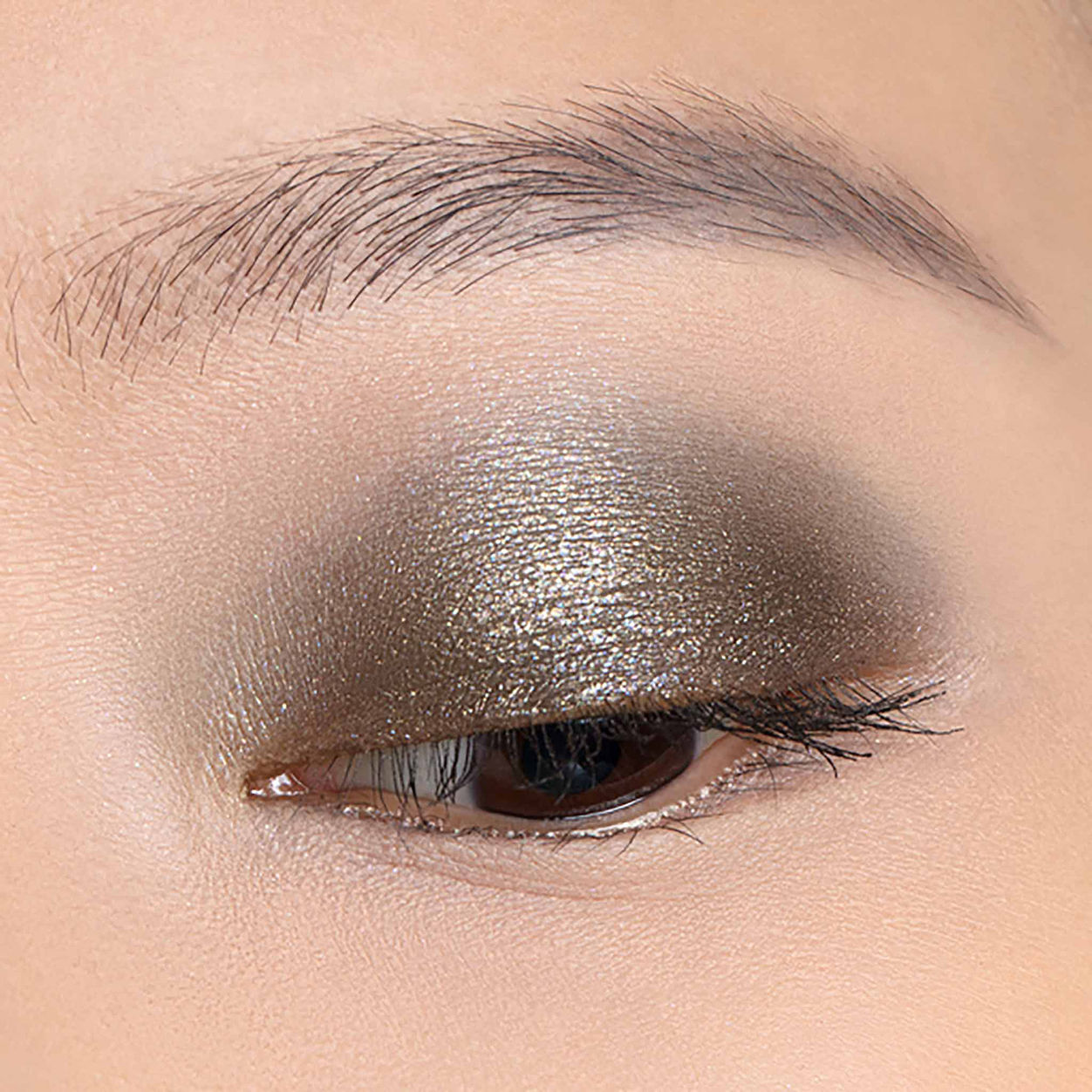 Luminescent Eye Shade