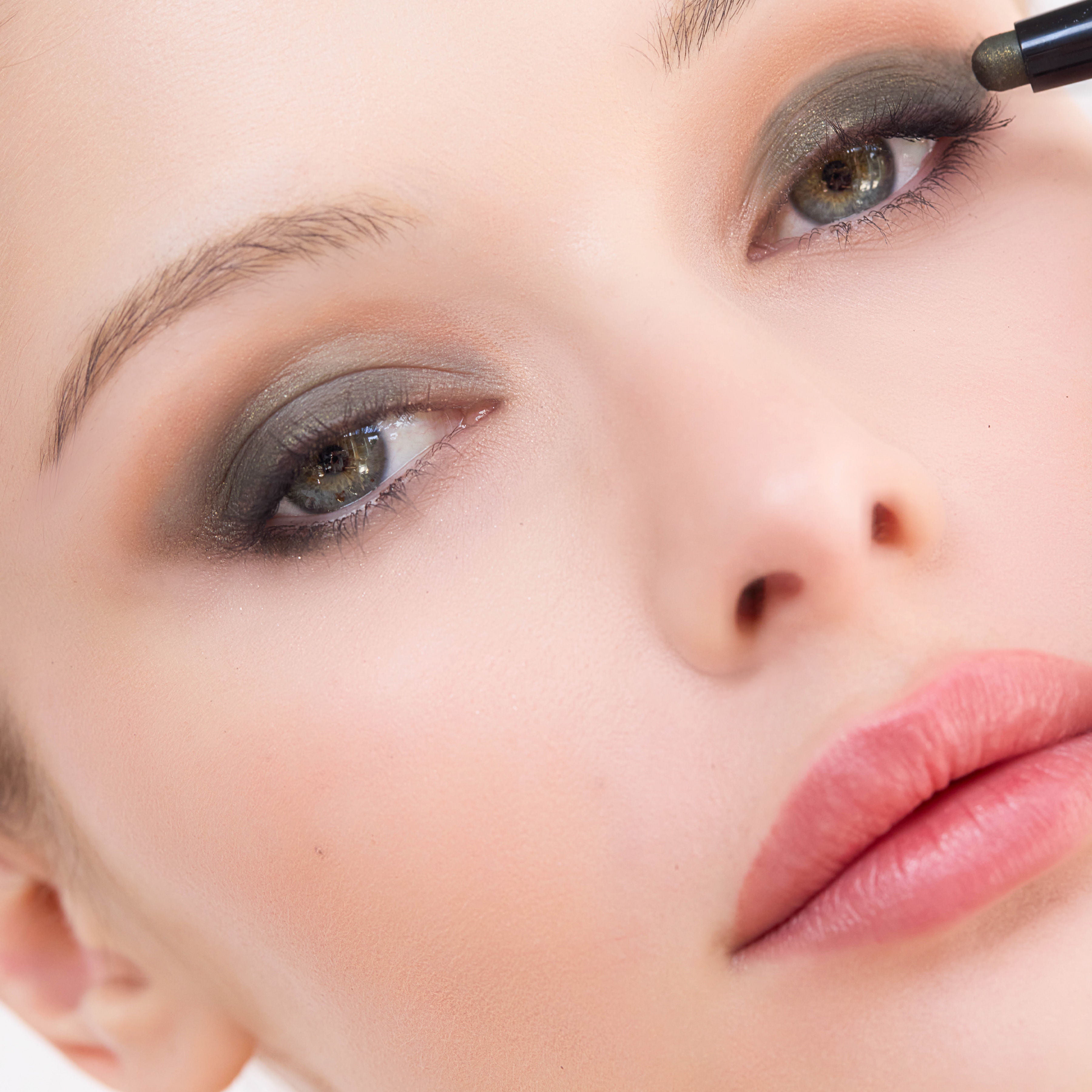 24 Hour Eye Shadow And Liner