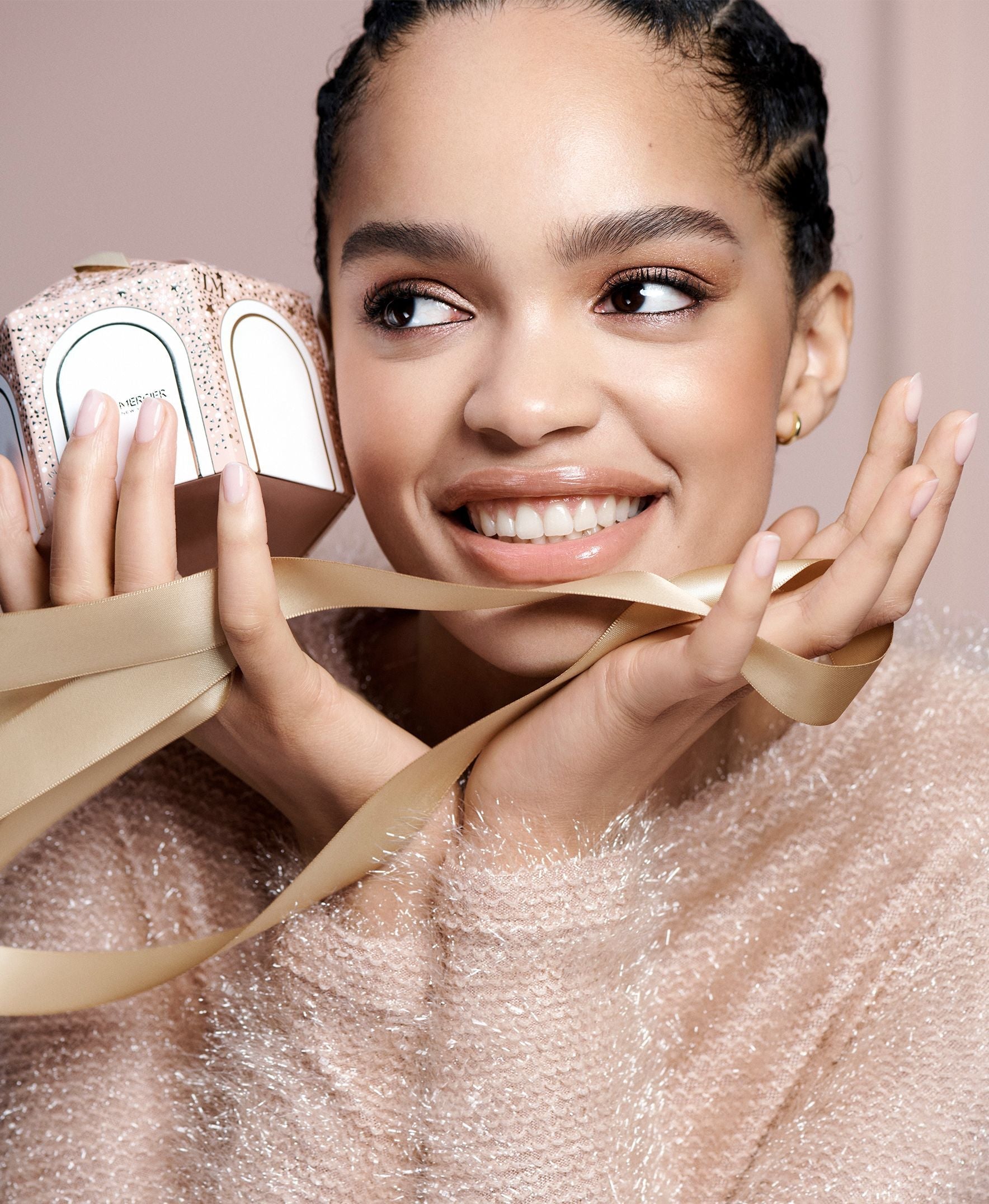 Divinely Flawless Translucent Loose Setting Powder Ultra-Blur & Puff Set (Limited Edition)