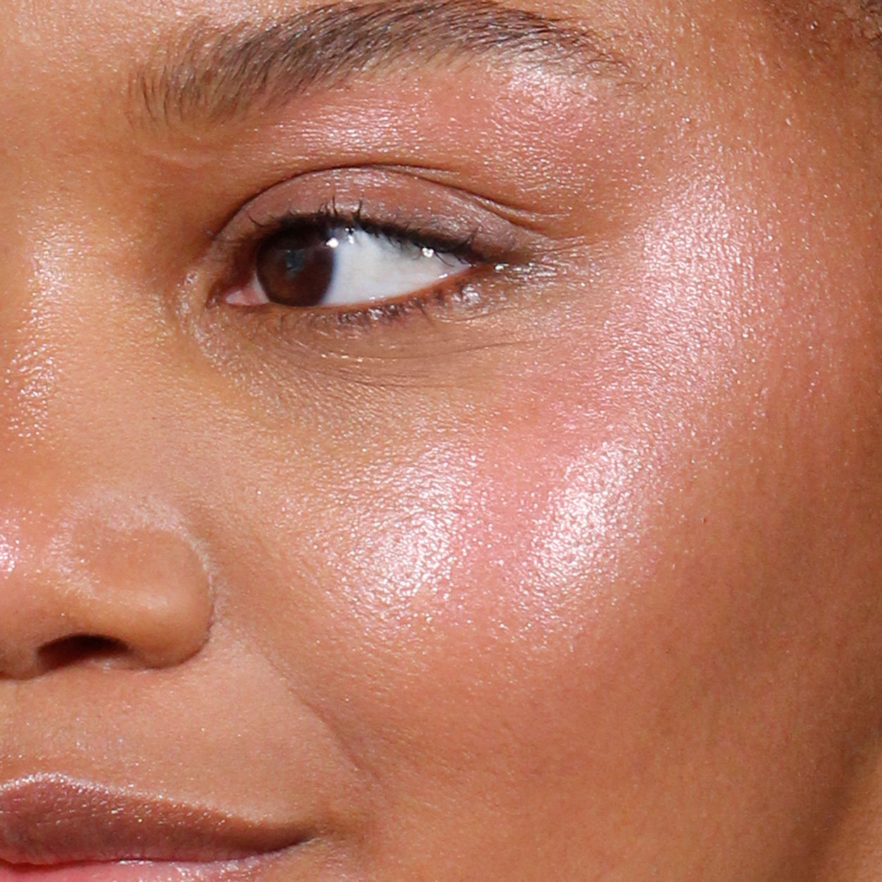 Pretty Shiny Cream Highlighter