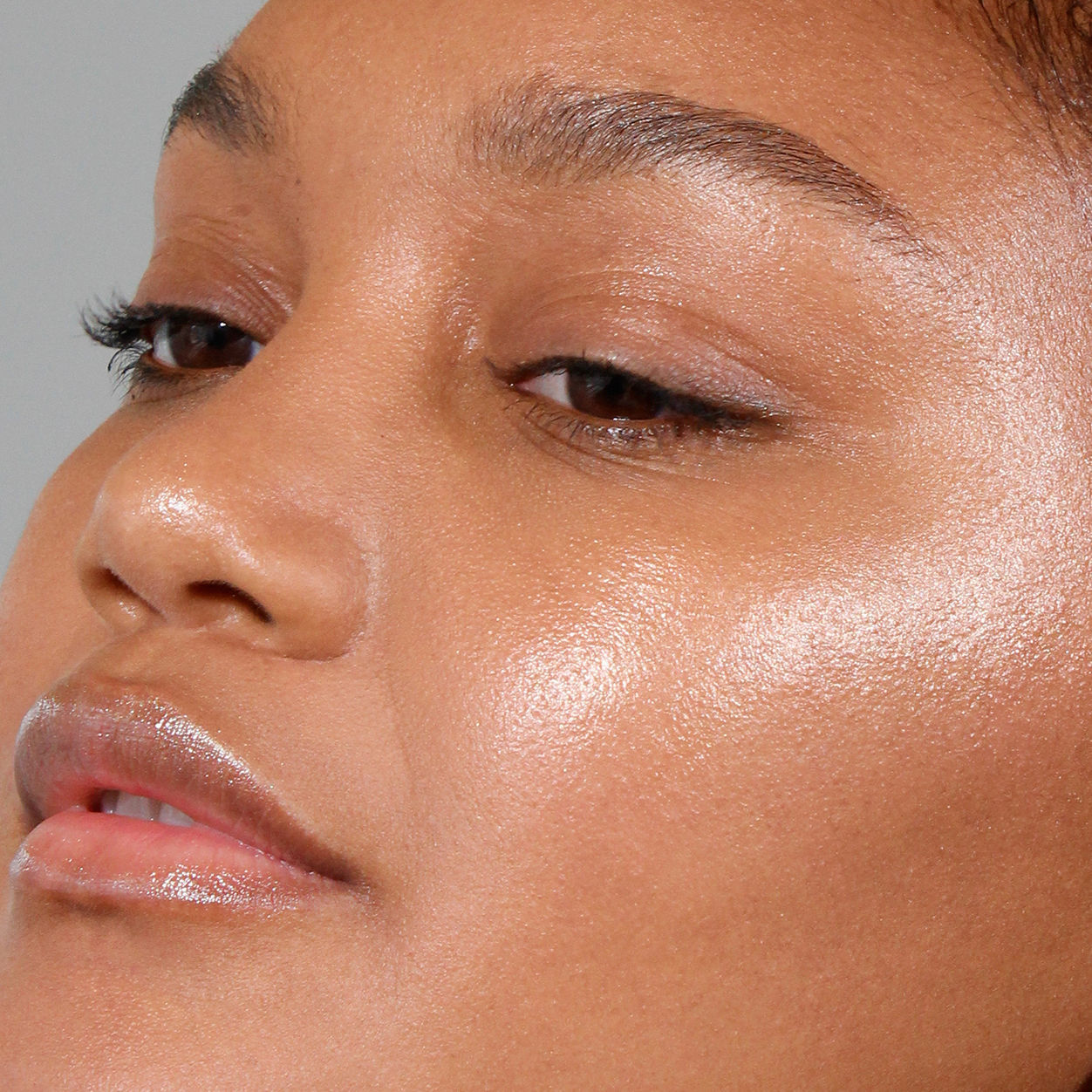 Pretty Shiny Cream Highlighter